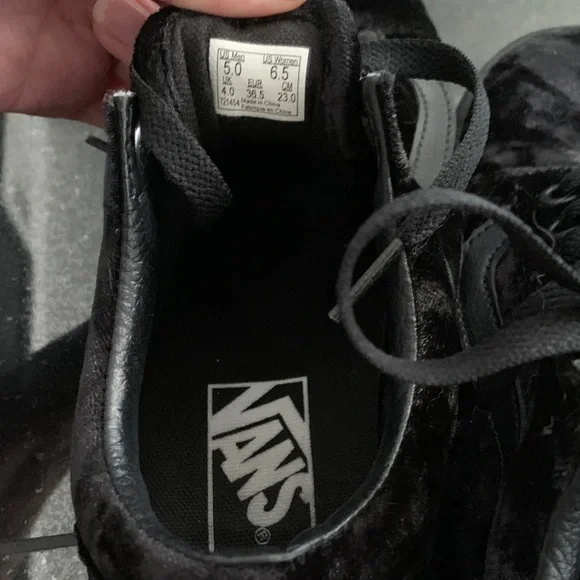 Vans Old Skool Velvet Men’s Black Sneakers - Picture 7 of 8